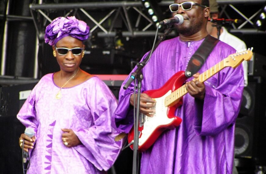 Amadou et Mariam : 50 ans de carrière. Le duo malien raconte l&rsquo;histoire secrète de leur hymne intemporel « L&rsquo;Amour à la folie ».